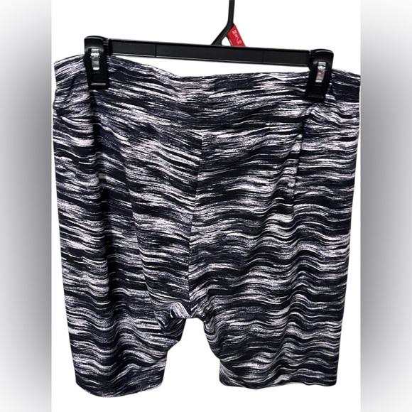 Terra & Sky Black and White Patterned Kids Leggings - Picture 3 of 3